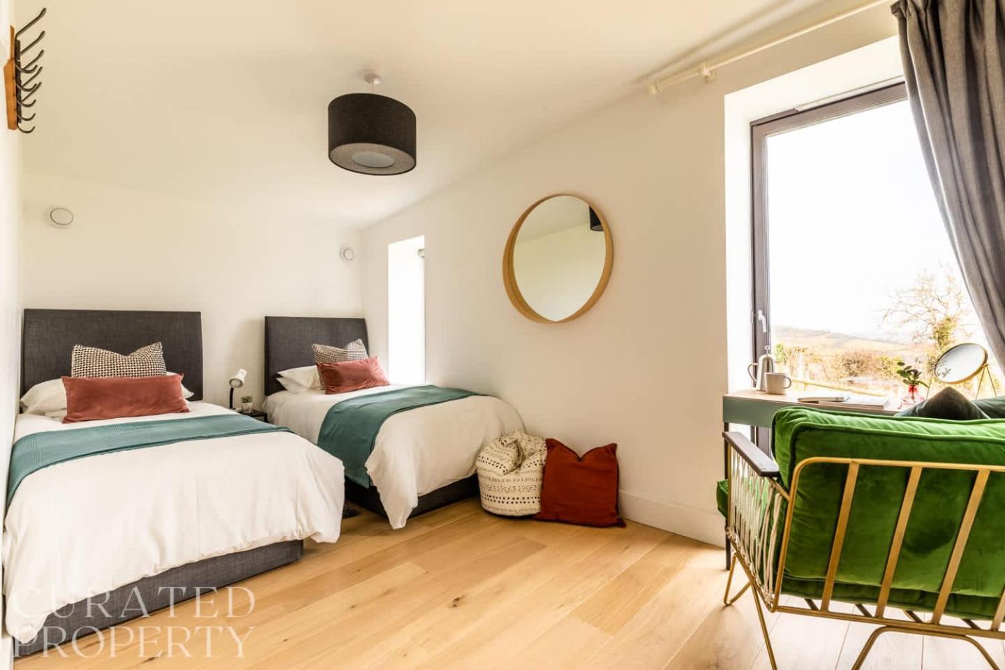 Stunning 5 Bedroom New Build With Amazing Views! Bath Dış mekan fotoğraf